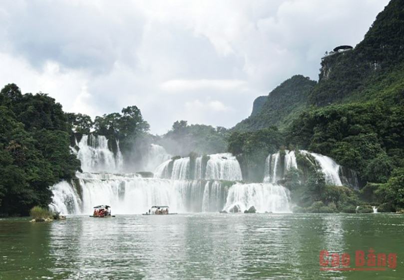 Nhiều người lựa chọn du lịch “tại chỗ” với nhiều cảnh đẹp tại địa phương.