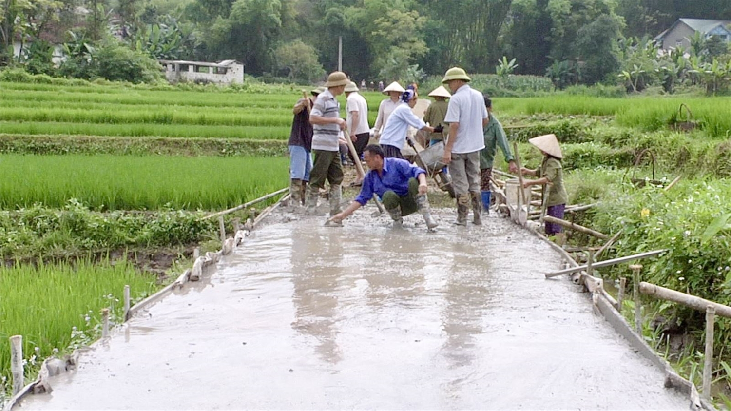 (Ban Chuyên đề - CĐ BDT Cao Bằng) Phát triển giao thông nông thôn ở Cao Bằng: Thông “huyết mạch” để phát triển vùng đồng bào DTTS 2