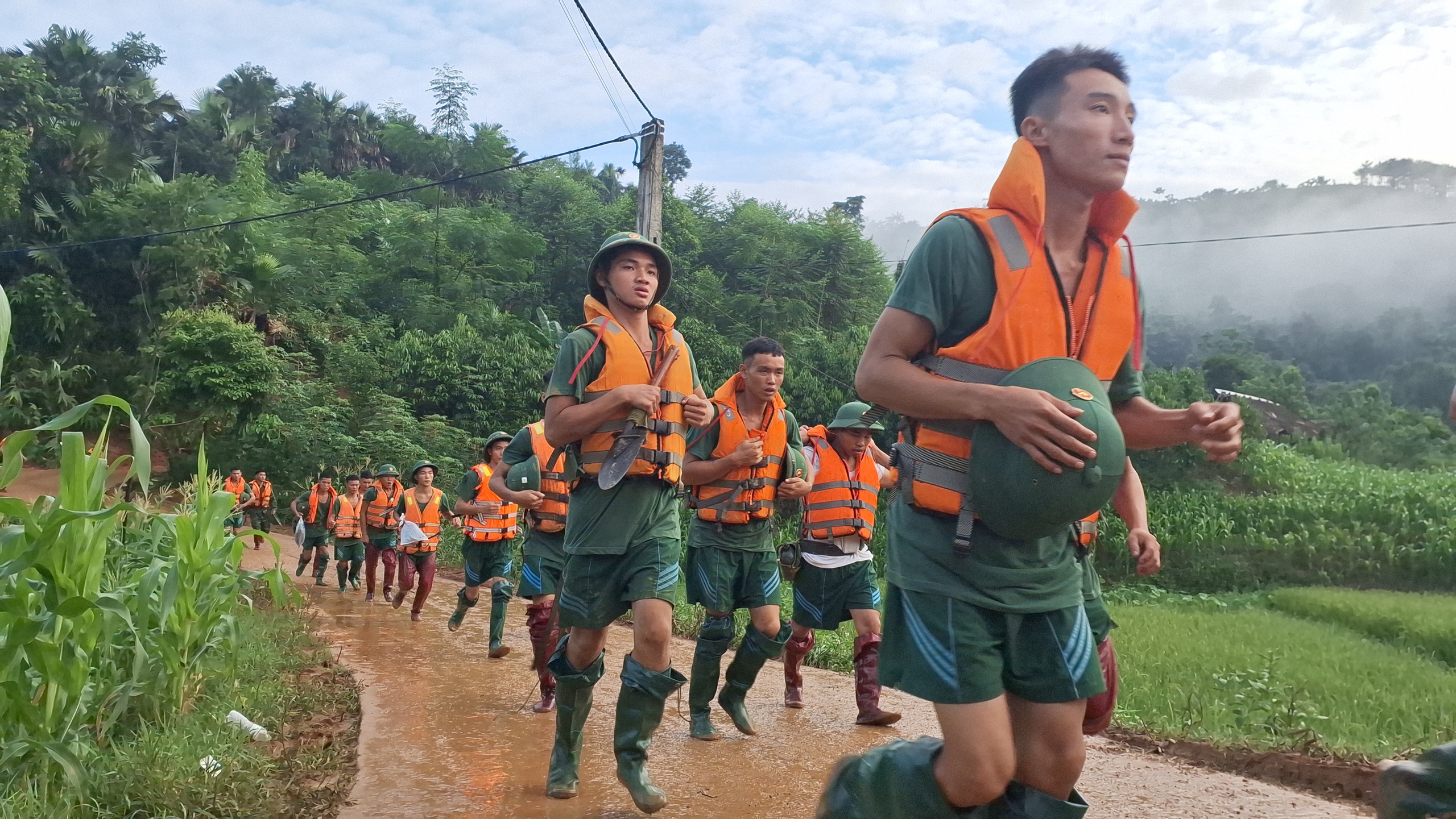 Thắm tình đoàn kết quân - dân- Ảnh 2.