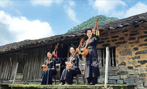 Làng cổ Nà Vị, xã Minh Long (Hạ Lang) với những ngôi nhà đá hàng trăm năma tuổi. 