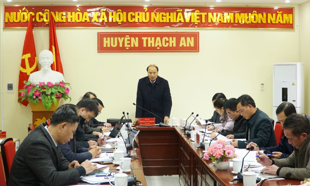 Phó Chủ tịch UBND tỉnh Hoàng Văn Thạch phát biểu tại buổi kiểm tra.