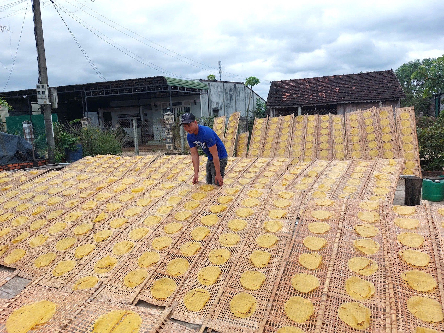 Làng nghề bánh tráng ở Đắk Lắk tất bật chạy đua với Tết ảnh 8