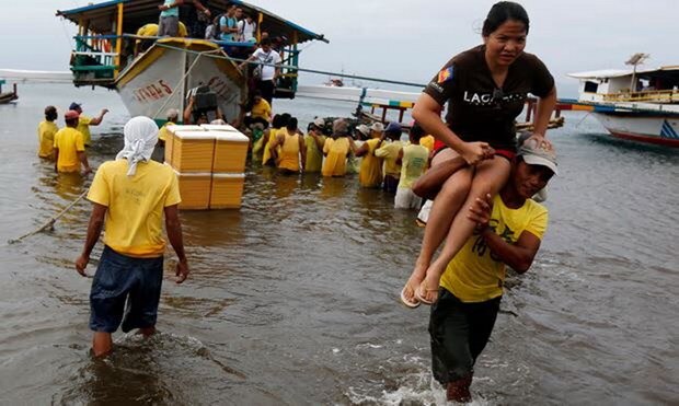 Chim pha cho khoang 70 nguoi o ngoai khoi bo bien Philippines hinh anh 1