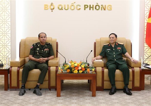 Tang cuong hop tac quoc phong giua Viet Nam va Campuchia hinh anh 1