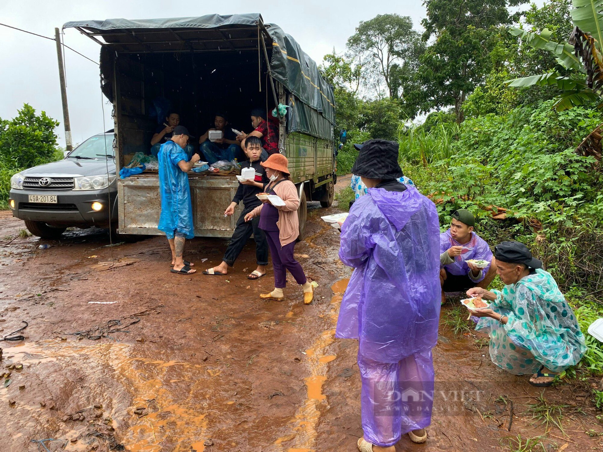 Mùa mưa bão, người dân 