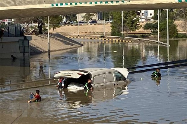 Lu lut o Libya: Hon 43.000 nguoi phai di doi do thieu nuoc sach hinh anh 1