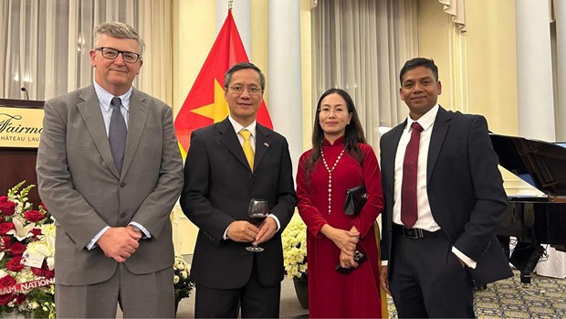 Viet Nam la doi tac quoc phong quan trong cua Canada o ASEAN hinh anh 1