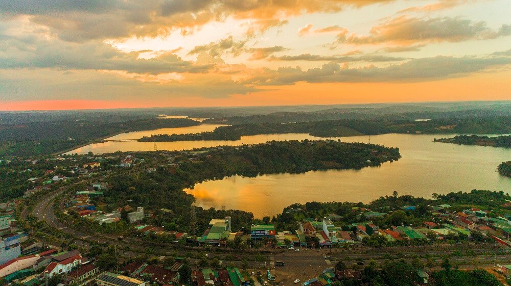 Tỉnh Đắk Nông sẽ phát triển công nghiệp khai thác bô xít - chế biến alumin - luyện nhôm và năng lượng tái tạo.