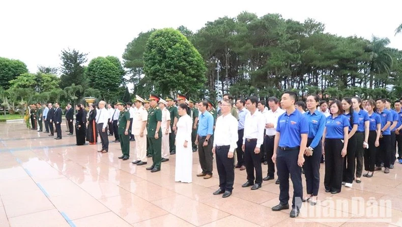 Đắk Lắk phát huy truyền thống anh hùng, chăm lo nâng cao đời sống vật chất, tinh thần cho các gia đình chính sách ảnh 2