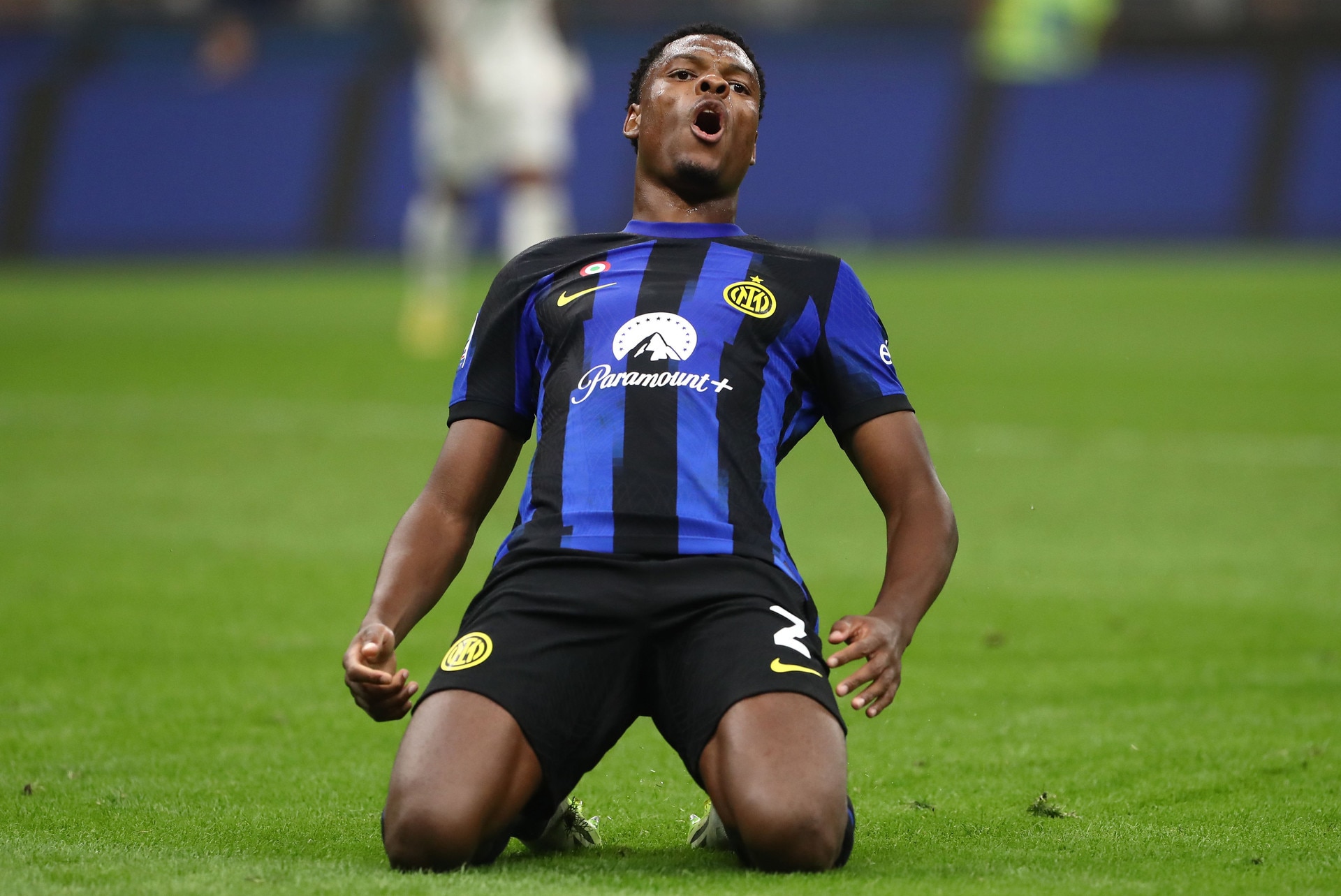 Manchester United interested in Inter's Denzel Dumfries - Get Italian Football News