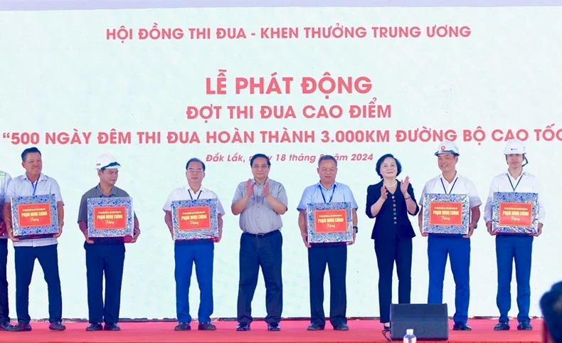 Thủ tướng Phạm Minh Chính phát động Đợt thi đua cao điểm “500 ngày đêm hoàn thành 3.000km đường cao tốc” ảnh 4