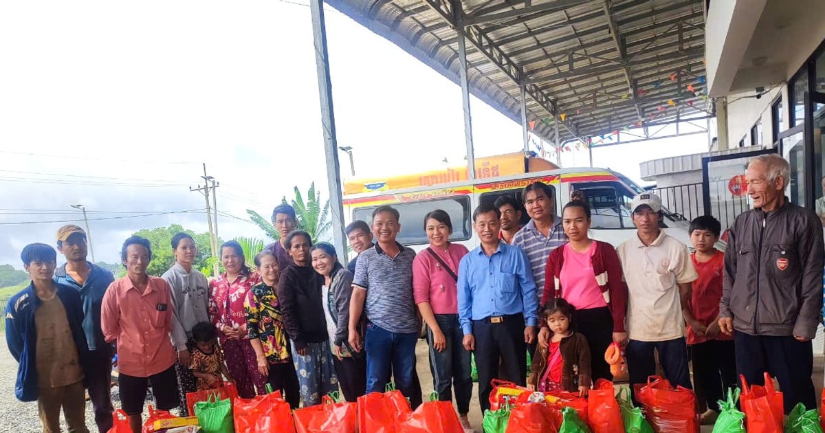 Dak Nong offre 56 cadeaux aux Vietnamiens d'outre-mer en difficulté dans la province de Mondulkiri