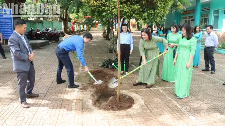 Tặng “Không gian đọc sách, tương tác và sinh hoạt Đội” cho trường tiểu học ở Đắk Lắk ảnh 8