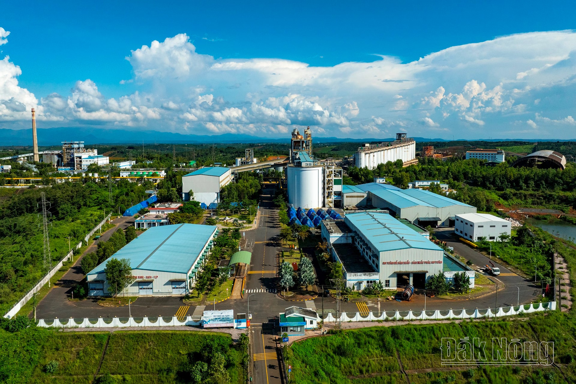 Ngày 1/7/2017, Nhà máy Alumin Nhân Cơ chính thức đi vào vận hành thương mại