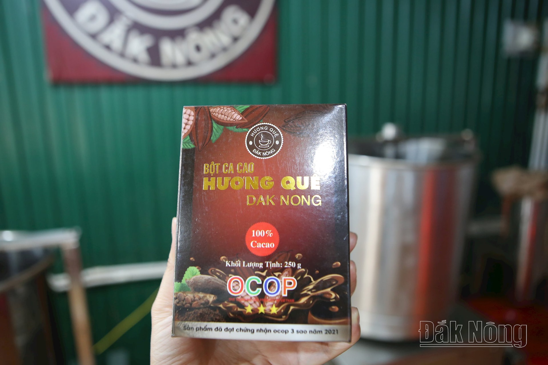 ผลิตภัณฑ์โกโก้ OCOP 3 ดาวของบริษัท Huong Que Dak Nong Coffee จำกัด เขต Dak Mil มีจำหน่ายในระบบ Saigon Co.op ทุกแห่ง