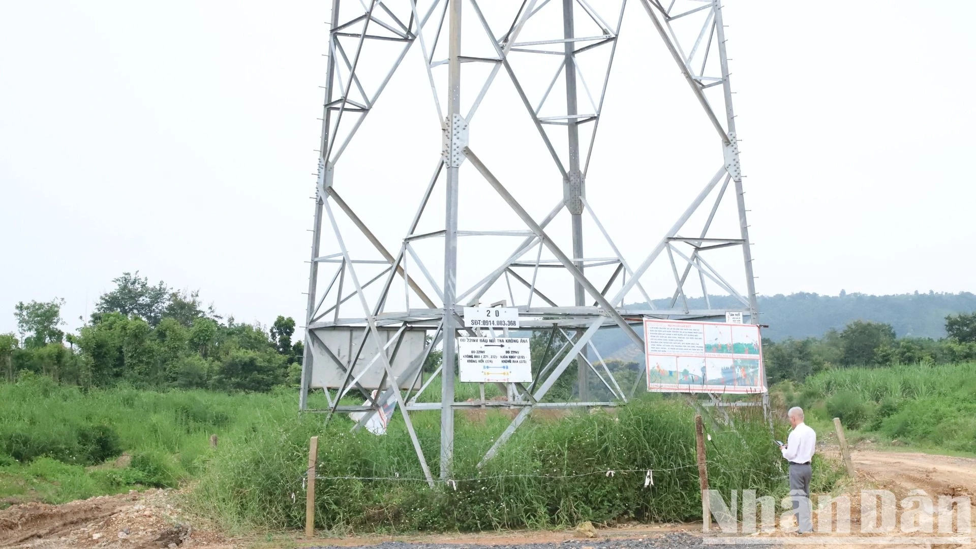 Trụ điện Trạm biến áp 220kV Krông Ana “mọc” giữa đường Hồ Chí Minh đoạn tránh phía đông thành phố Buôn Ma Thuột ảnh 4