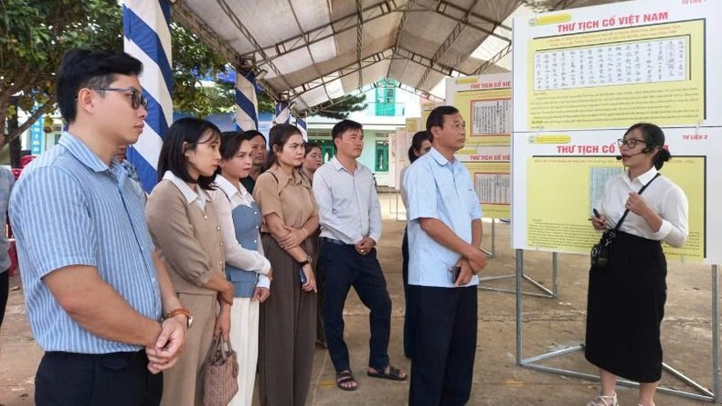 Triển lãm lưu động về Hoàng Sa và Trường Sa tại huyện Krông Búk ảnh 5