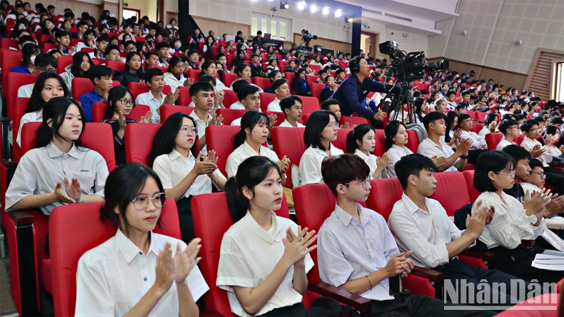 “Tiếp sức đến trường” cho 90 tân sinh viên có hoàn cảnh khó khăn tại Tây Nguyên ảnh 2