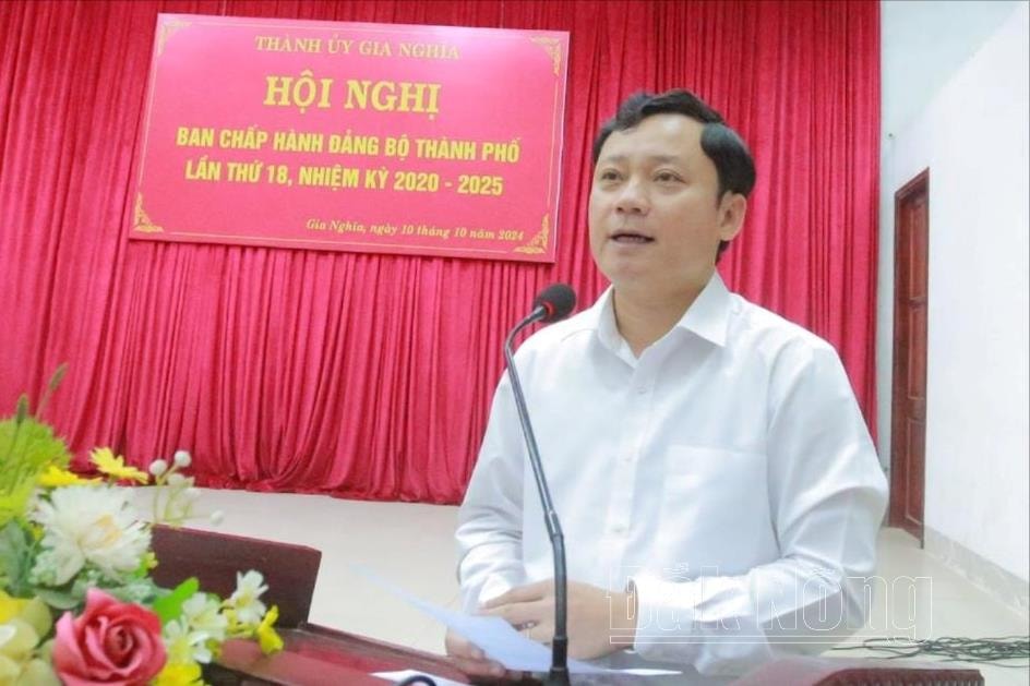 Comrade Vo Pham Xuan Lam, member of the Provincial Party Committee, Secretary of Gia Nghia City Party Committee emphasized: The results achieved in the first 9 months of the year of the city are positive and promising.