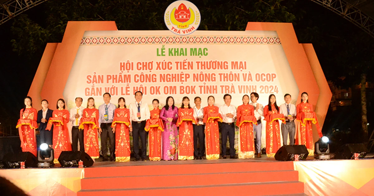 Opening of Culture and Tourism Week associated with Ok Om Bok festival in Tra Vinh