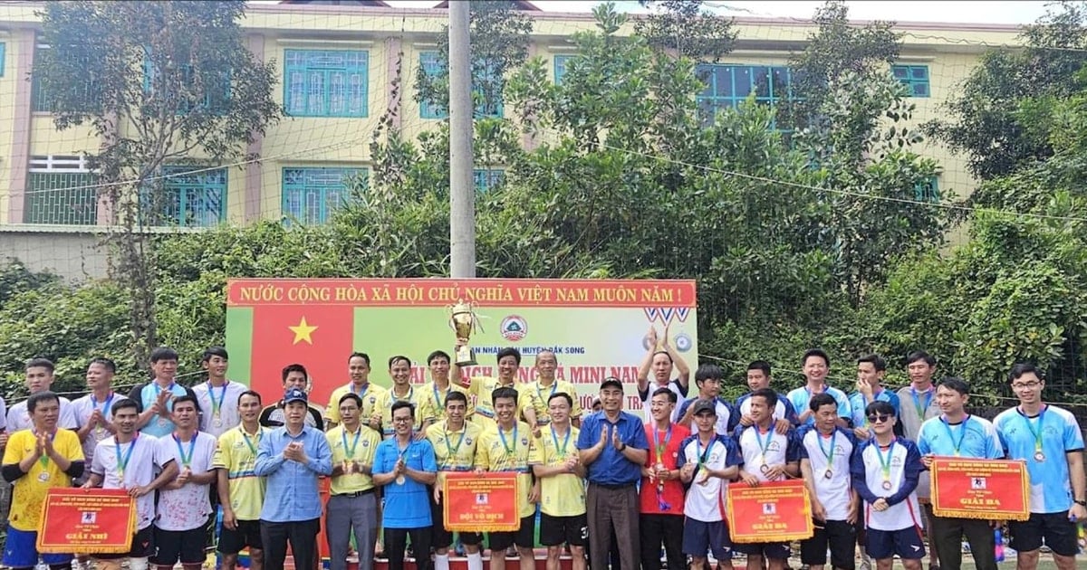 Ceremonia de clausura del torneo de fútbol masculino del distrito de Dak Song 2024