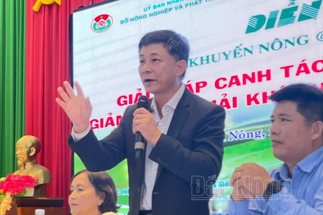 PGS.TS. Nguyễn Văn Nam, Phó Hiệu trường Trường Đại học Tây nguyên trình bày về giải pháp bón phân tại Diễn đàn