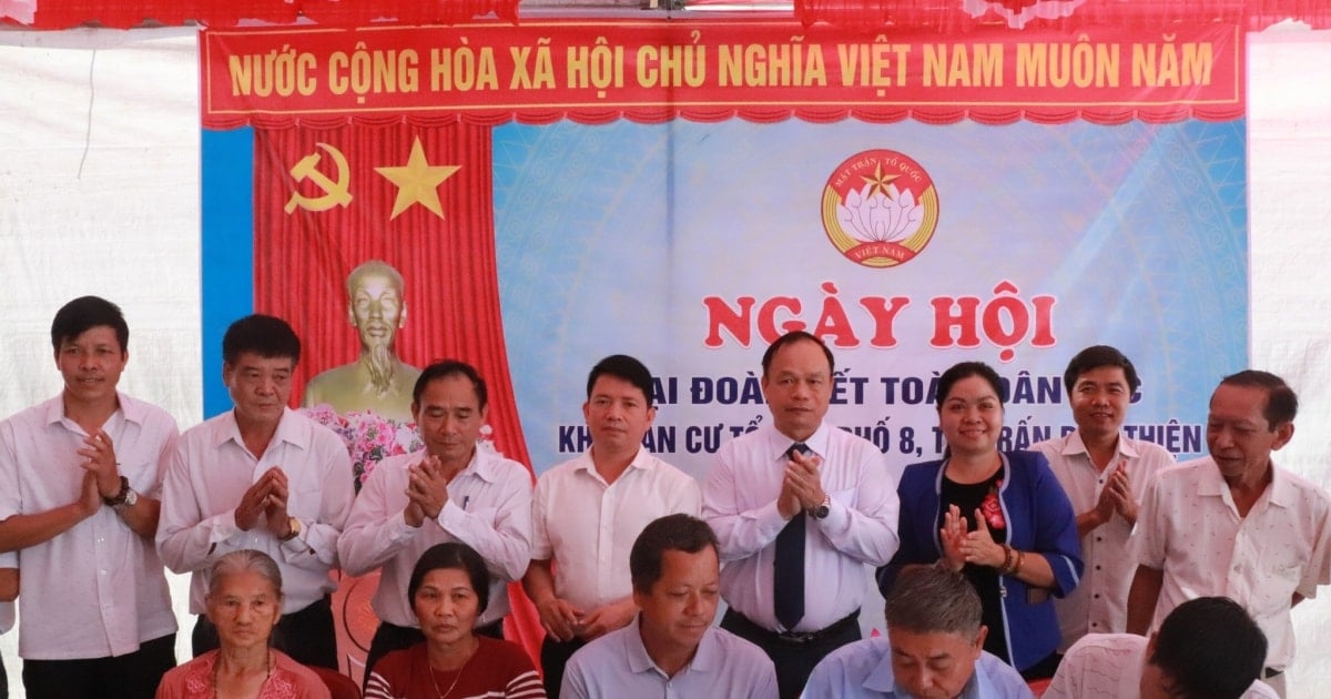 El vicepresidente del Comité Popular Provincial, Duong Mah Tiep, asistió al Gran Festival de Solidaridad en el distrito de Phu Thien.