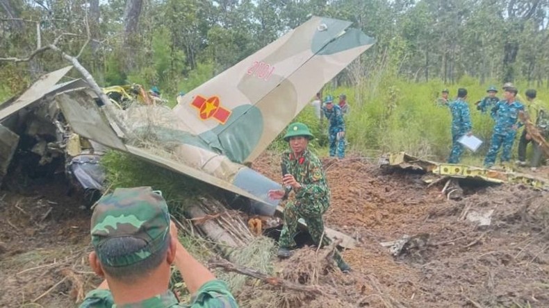 Authorities have found the crashed Yak-130 aircraft in Dak Lak photo 2