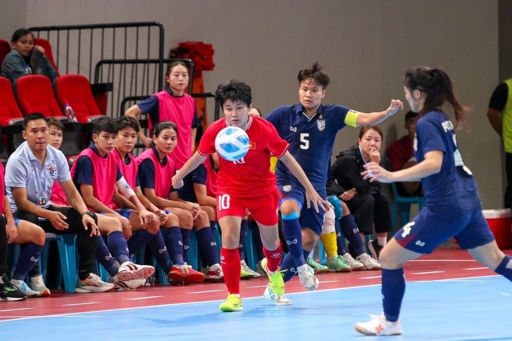 Đội tuyển Futsal nữ Việt Nam vượt qua Thái Lan để giành chức vô địch Đông Nam Á.