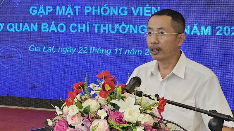 Phó chủ tịch Thường trực Hội Nhà báo tỉnh Gia Lai Trần Quốc Anh phát biểu tại hội nghị.