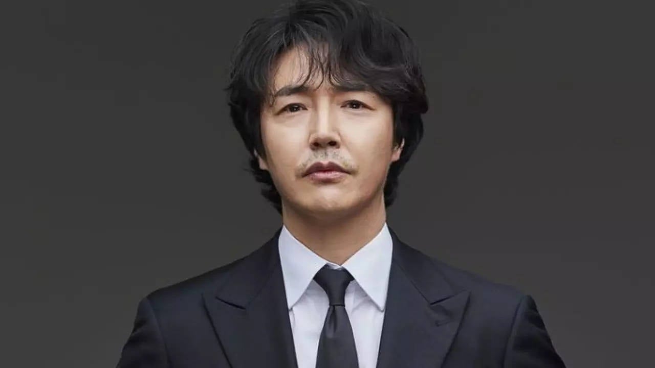 Yoon Sang Hyun shines with charisma in new drama 'Perfect Family' - Times of India