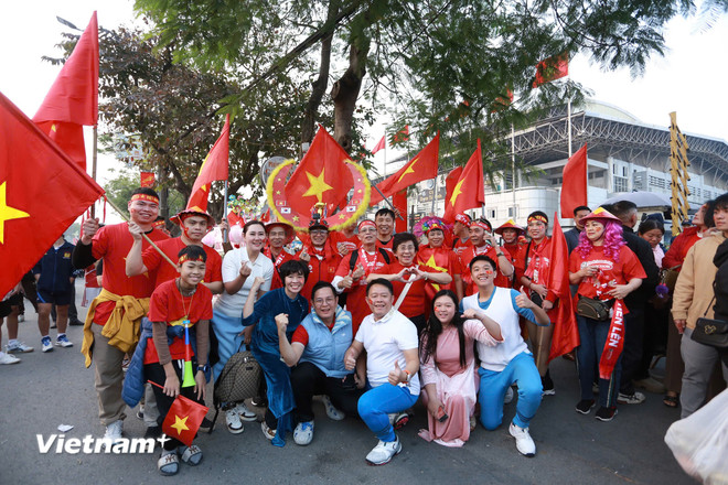 vnp-co-dong-vien-viet-nam-vs-singapore-3.jpg