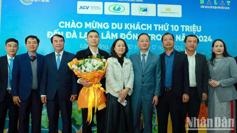 Lâm Đồng chào đón du khách thứ 10 triệu trong năm 2024 ảnh 1