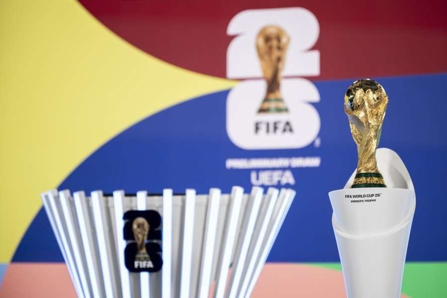 54 đội tuyển châu Âu được chia vào 12 bảng đấu tranh 16 suất dự World Cup 2026.