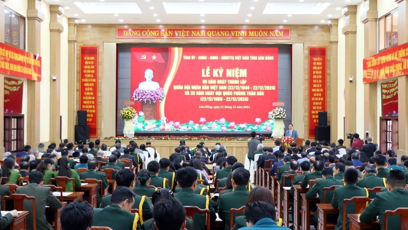 Quang cảnh Lễ kỷ niệm 80 năm Ngày thành lập Quân đội nhân dân Việt Nam và 35 năm Ngày hội Quốc phòng toàn dân.