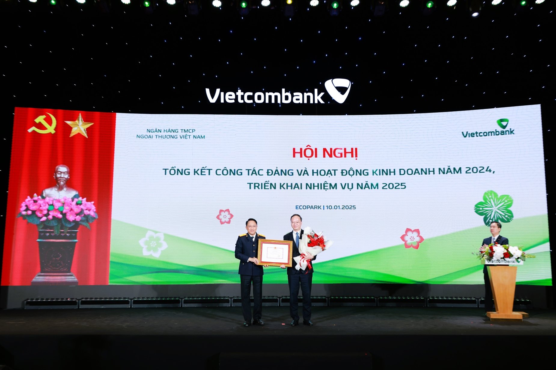 Vietcombank Vững thế dẫn đầu bứt phá với dấu ấn xanh