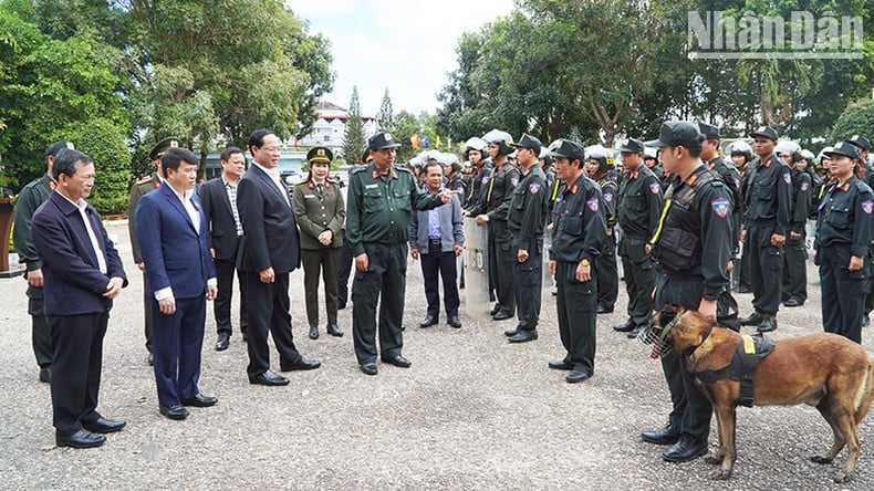 Phó Chủ tịch Quốc hội Trần Quang Phương thăm, chúc Tết tại Kon Tum ảnh 7