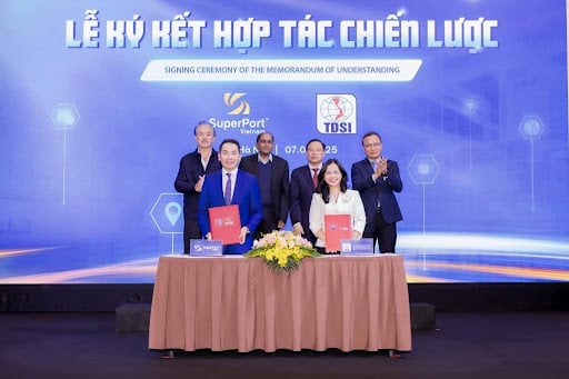 Việt Nam SuperportTM hợp tác phát triển logistics đường sắt tăng cường kết nối và thương mại quốc tế