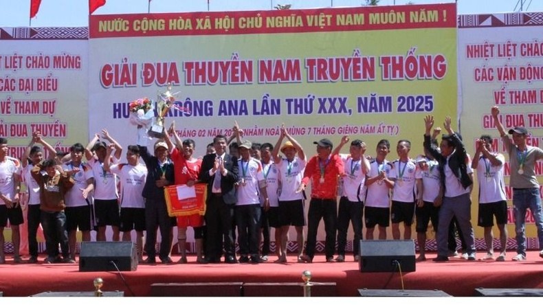 Sôi nổi Giải đua thuyền nam truyền thống huyện Krông Ana lần thứ 30 năm 2025 ảnh 3