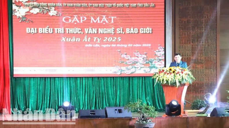 Đội ngũ trí thức, văn nghệ sĩ, báo giới là nguồn lực nội sinh xây dựng tỉnh Đắk Lắk giàu đẹp, văn minh, bản sắc ảnh 2