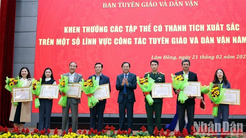 Lâm Đồng trao giải và phát động cuộc thi chính luận, giải báo chí về xây dựng Đảng ảnh 6