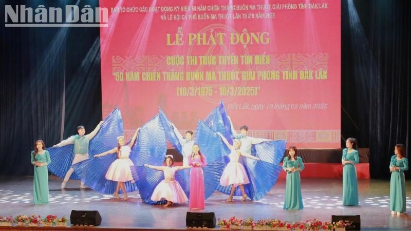 Văn nghệ chào mừng Lễ phát động Cuộc thi trực tuyến tìm hiểu “50 năm Chiến thắng Buôn Ma Thuột, giải phóng tỉnh Đắk Lắk (10/3/1975-10/3/2025)”.