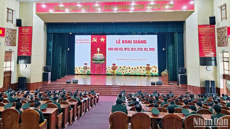 Quang cảnh lễ khai giảng.