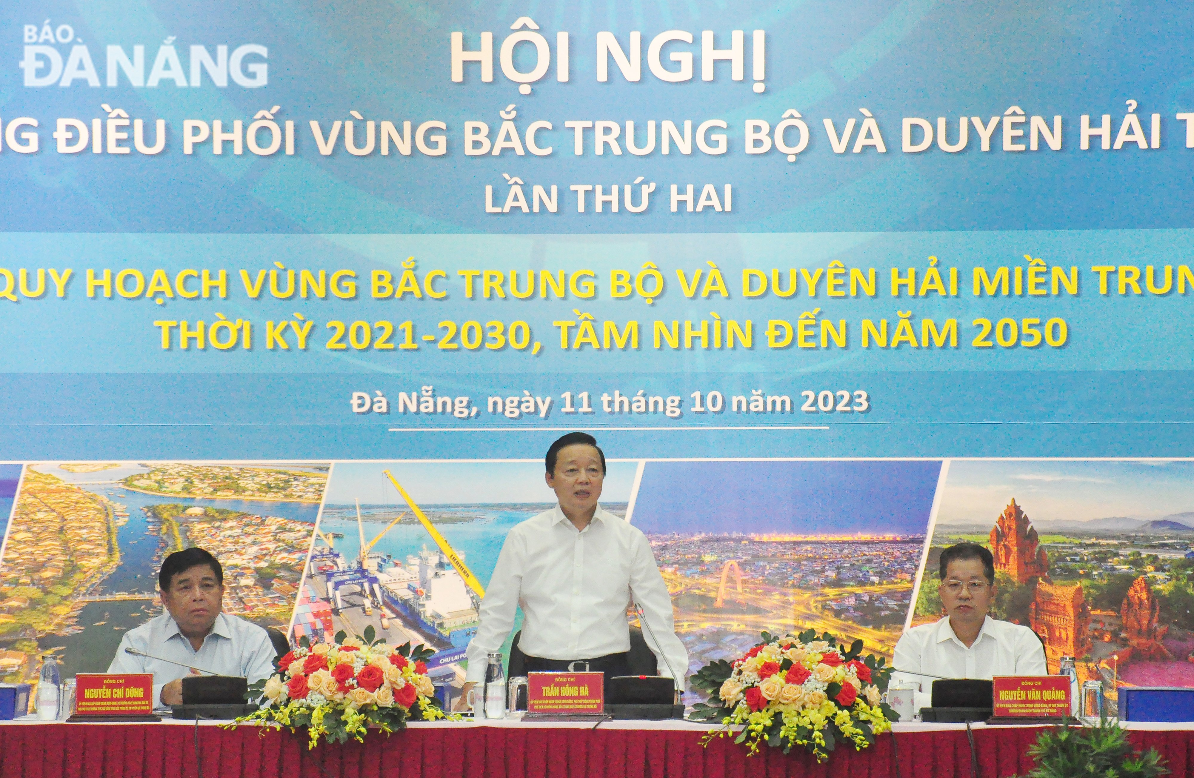 Phó Thủ tướng Trần Hồng Hà (đứng) phát biểu khai mạc hội nghị. Ảnh: THÀNH LÂN - MAI QUẾ