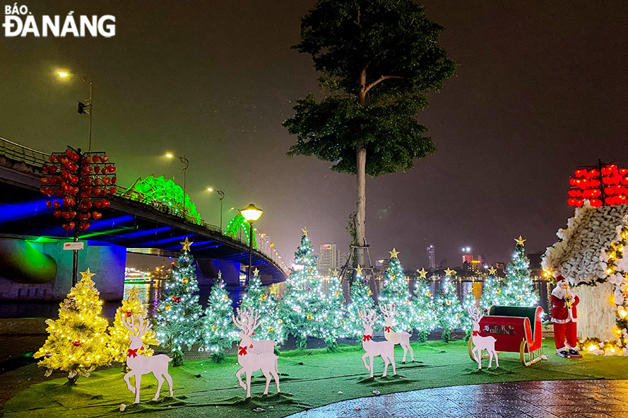 Đàn tuần lộc đưọc thắp sáng lung linh về đêm cũng là điểm nhấn trong mùa giáng sinh năm nay.