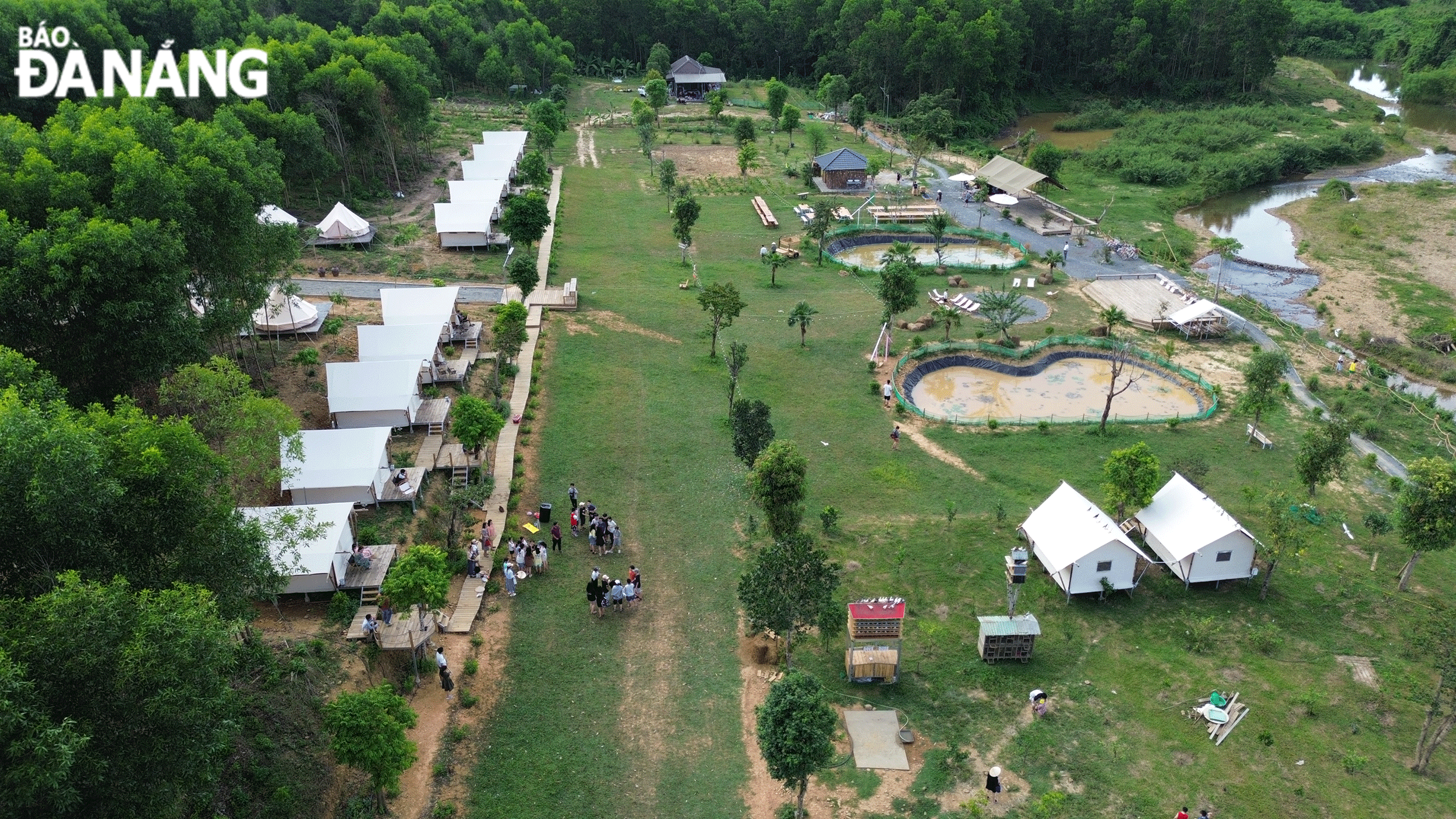 Khu du lịch sinh thái kết hợp phát triển nông nghiệp Banarita Glamping Farm nhìn từ trên cao.  Ảnh: VĂN HOÀNG	