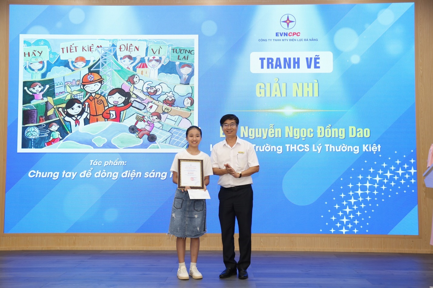 Trao giải Nhì (thể loại Tranh vẽ) cho tác giả Nguyễn Ngọc Đồng Dao - Lớp 6/7, Trường THCS Lý Thường Kiệt