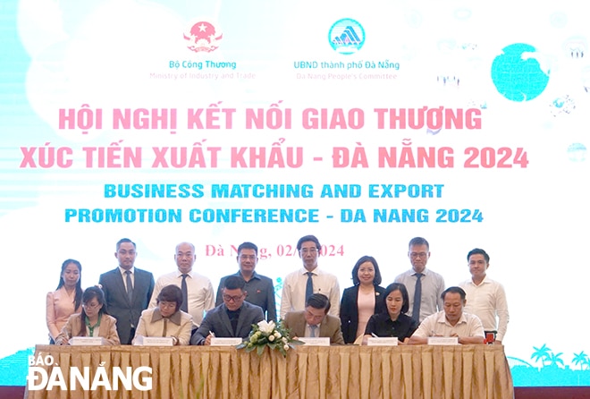 Các doanh nghiệp ký kết hợp tác tại hội nghị. Ảnh: V.H - M.Q     