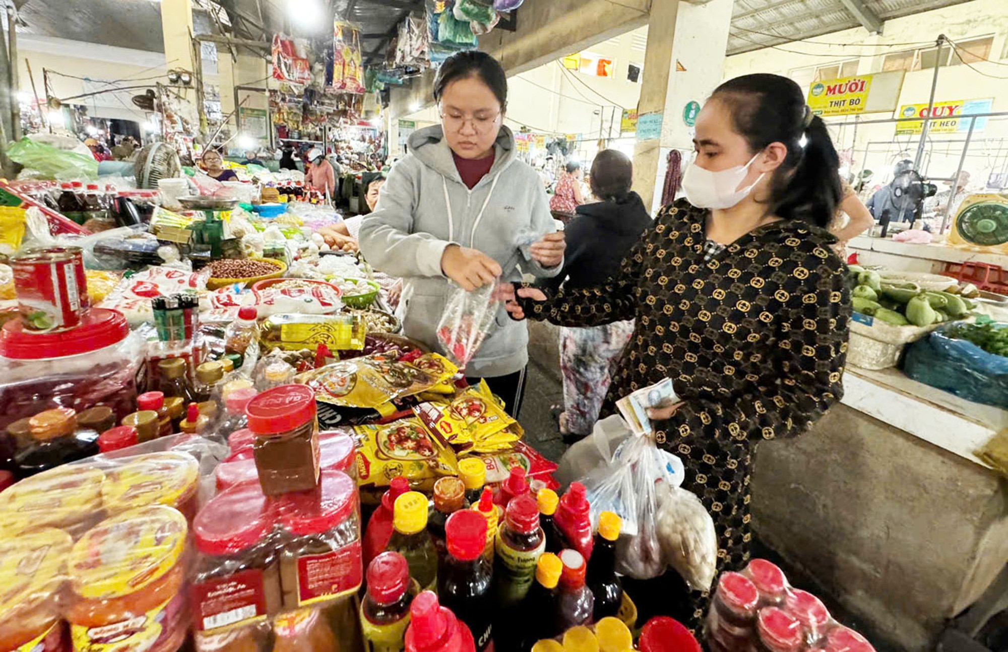 Mồ côi cha mẹ, sống trong yêu thương của bà, Ngọc Nữ vào đại học - Ảnh 4.