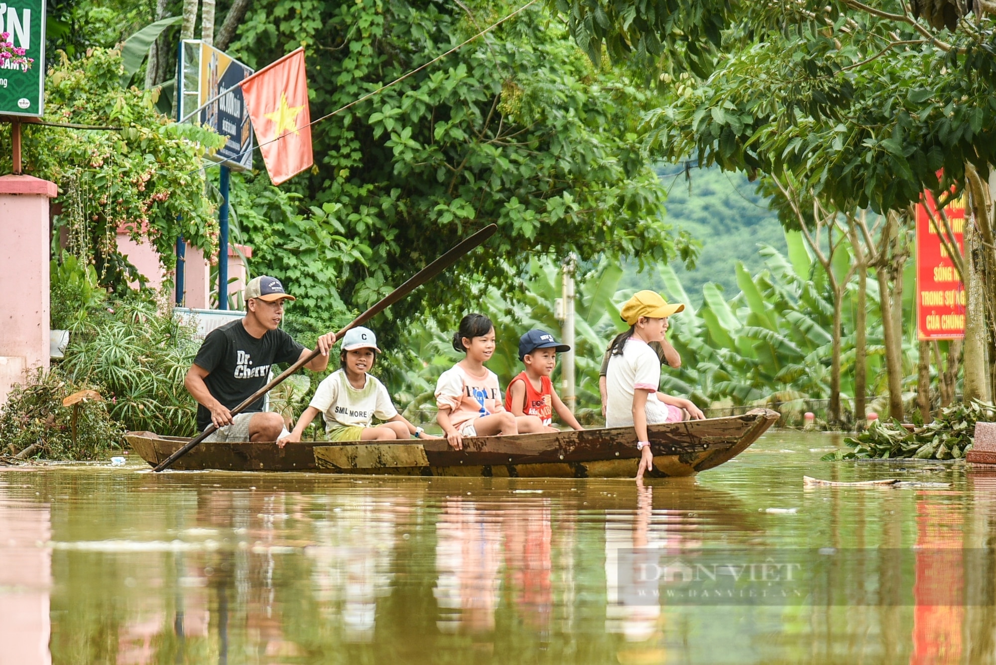 Đà Nẵng: Nước sông Cu Đê dâng cao, một thôn ở xã miền núi Hòa Bắc bị ngập nước- Ảnh 6.